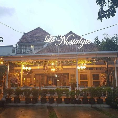 La Nostalgie Boutique Guest House Бандунг Экстерьер фото