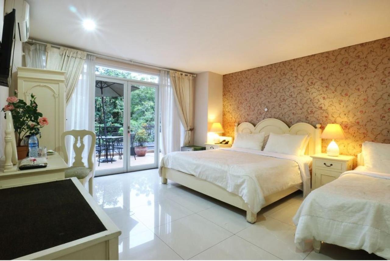 La Nostalgie Boutique Guest House Бандунг Экстерьер фото