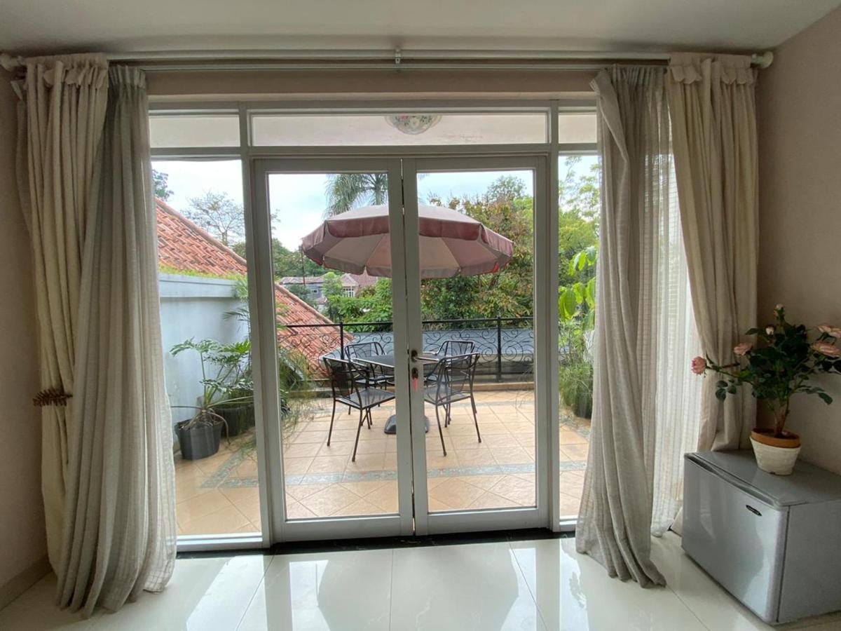 La Nostalgie Boutique Guest House Бандунг Экстерьер фото