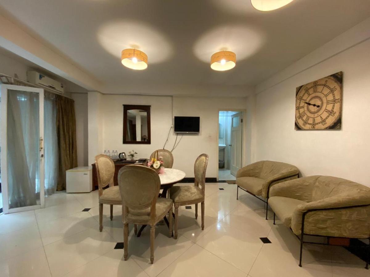 La Nostalgie Boutique Guest House Бандунг Экстерьер фото