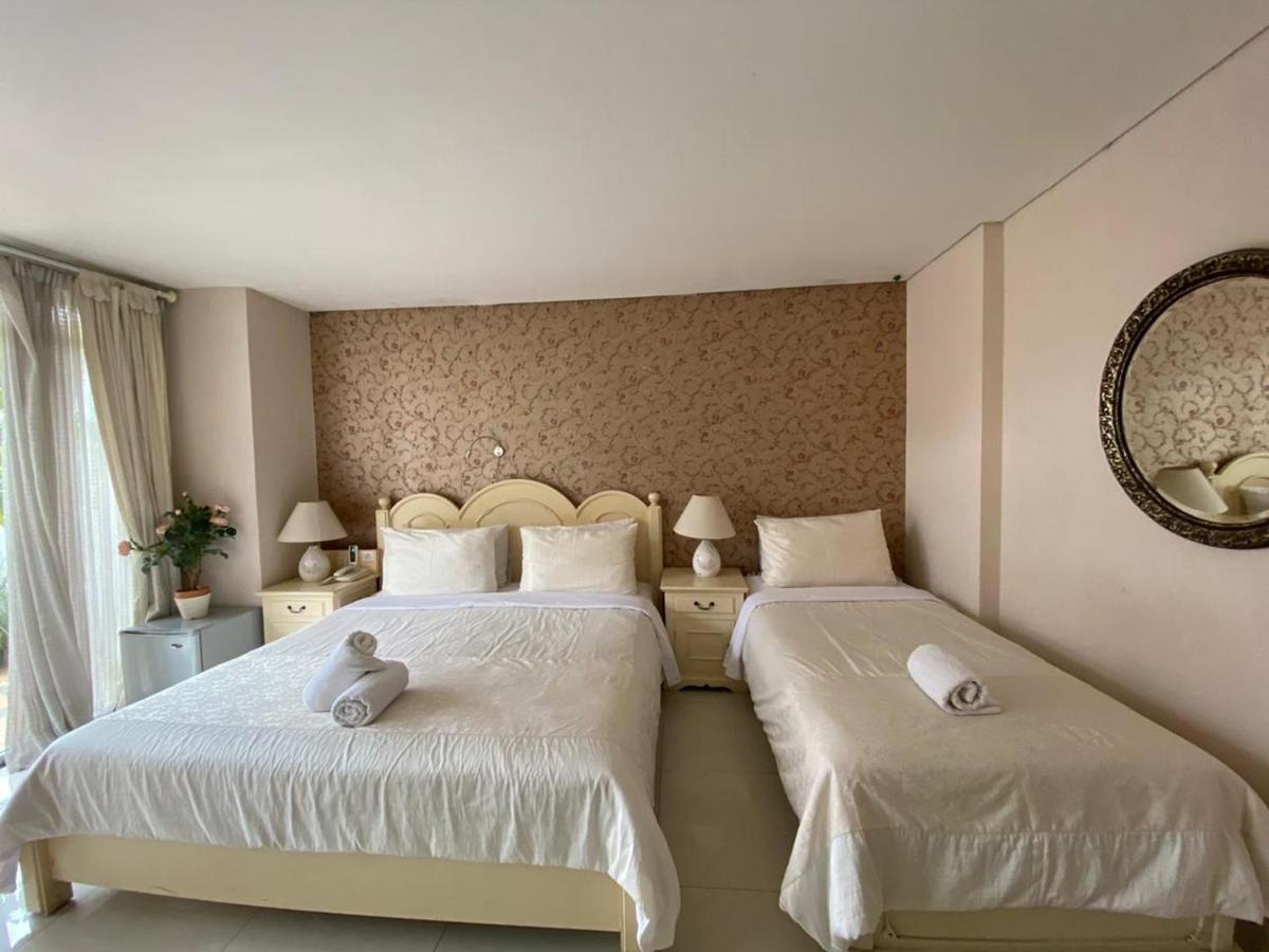 La Nostalgie Boutique Guest House Бандунг Экстерьер фото