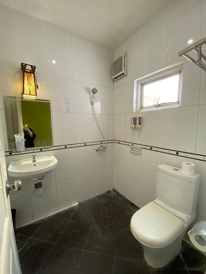 La Nostalgie Boutique Guest House Бандунг Экстерьер фото