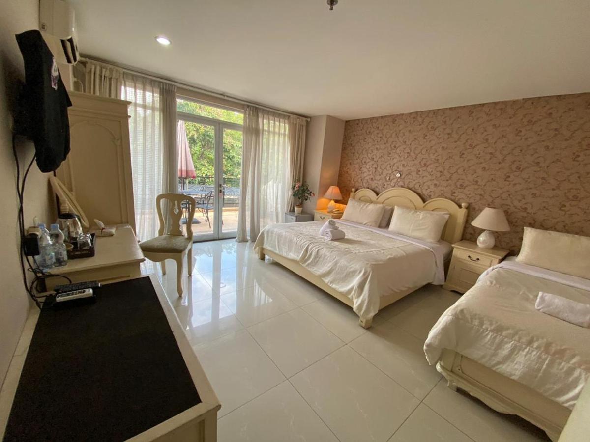 La Nostalgie Boutique Guest House Бандунг Экстерьер фото