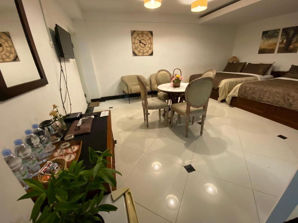 La Nostalgie Boutique Guest House Бандунг Экстерьер фото
