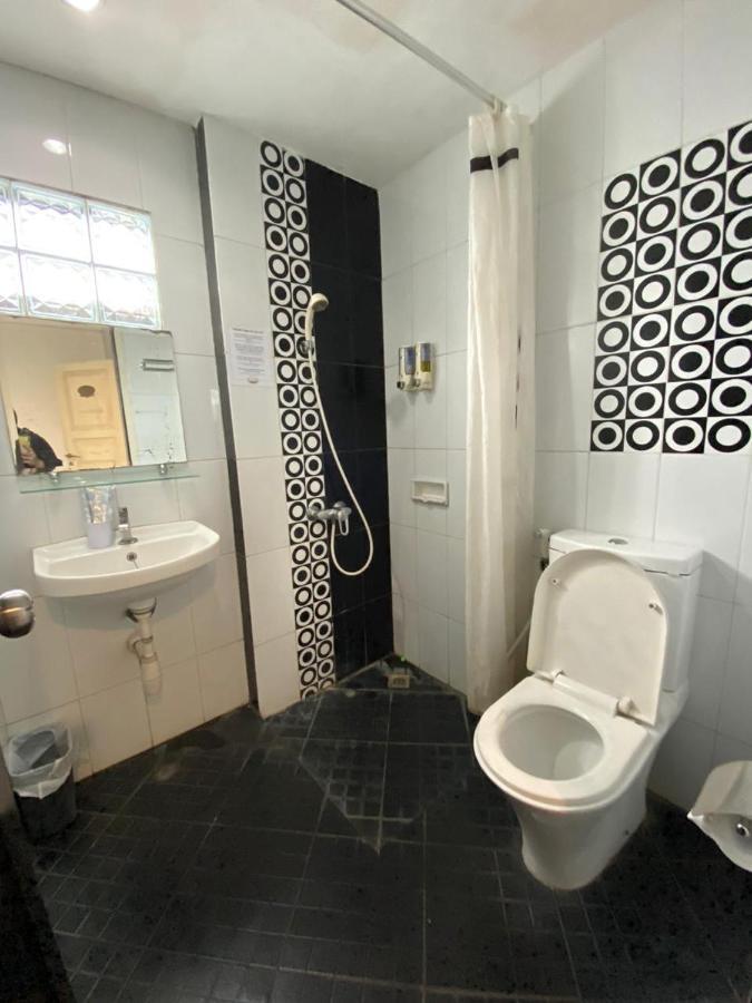 La Nostalgie Boutique Guest House Бандунг Экстерьер фото
