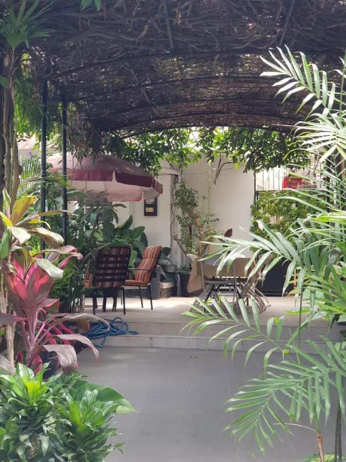 La Nostalgie Boutique Guest House Бандунг Экстерьер фото