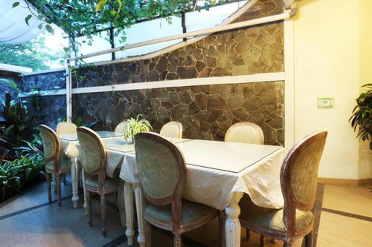La Nostalgie Boutique Guest House Бандунг Экстерьер фото