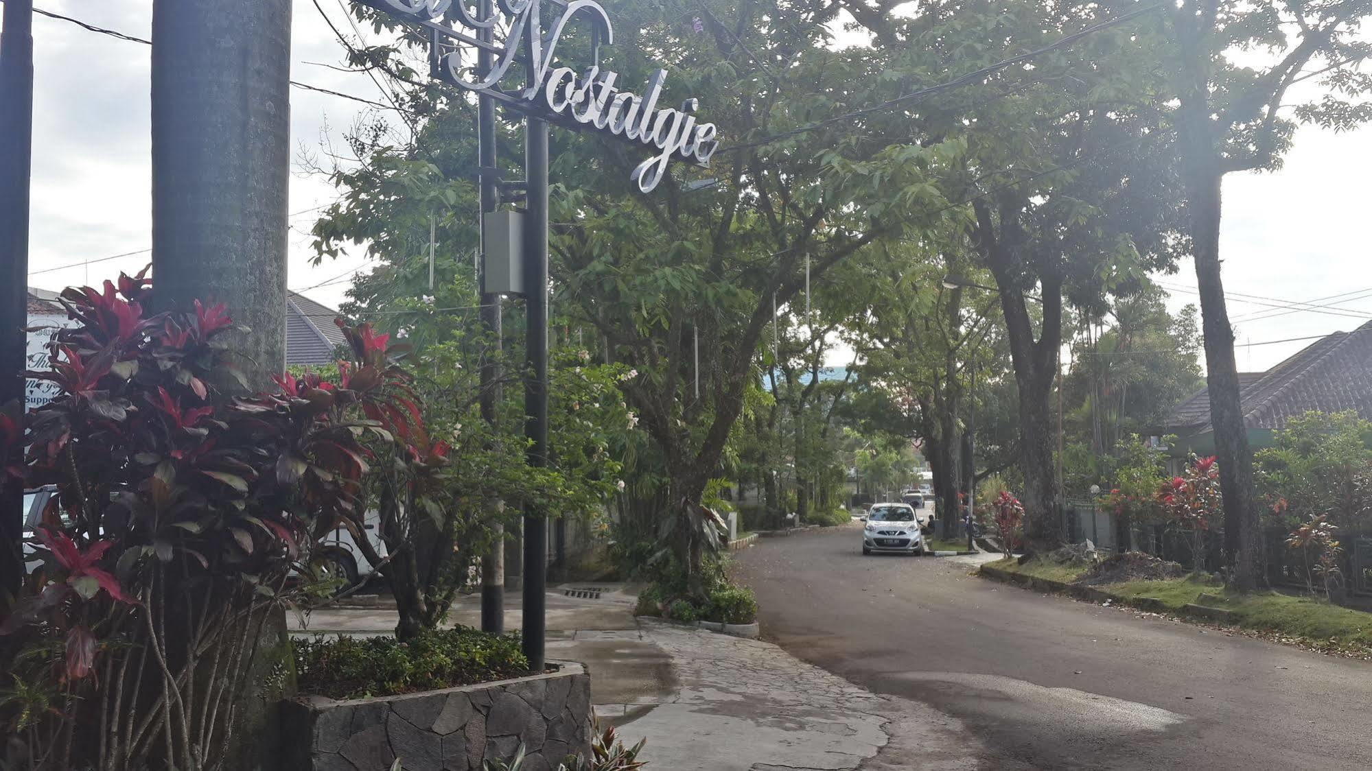 La Nostalgie Boutique Guest House Бандунг Экстерьер фото