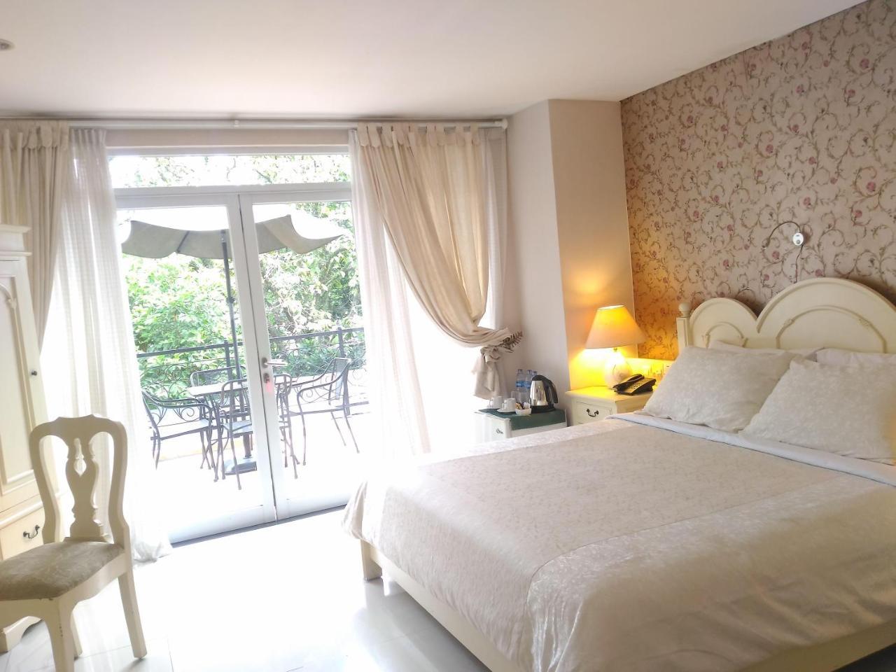 La Nostalgie Boutique Guest House Бандунг Экстерьер фото
