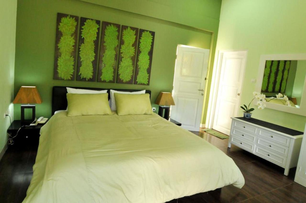 La Nostalgie Boutique Guest House Бандунг Экстерьер фото